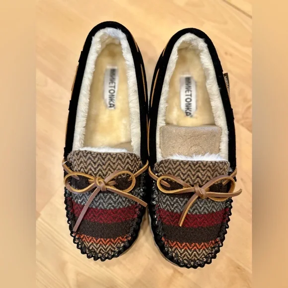 Minnetonka Tilia Moccasins / Black Multi / sz 10 - Picture 2 of 6